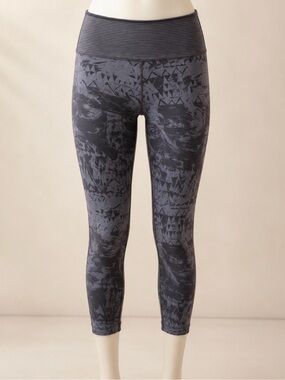 Vuori Gray Abstract Tribal High Rise Crop Leggings Women’s Medium Yoga